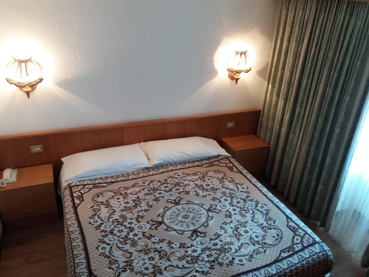Hotel Ottoz Meuble 쿠르마예 외부 사진