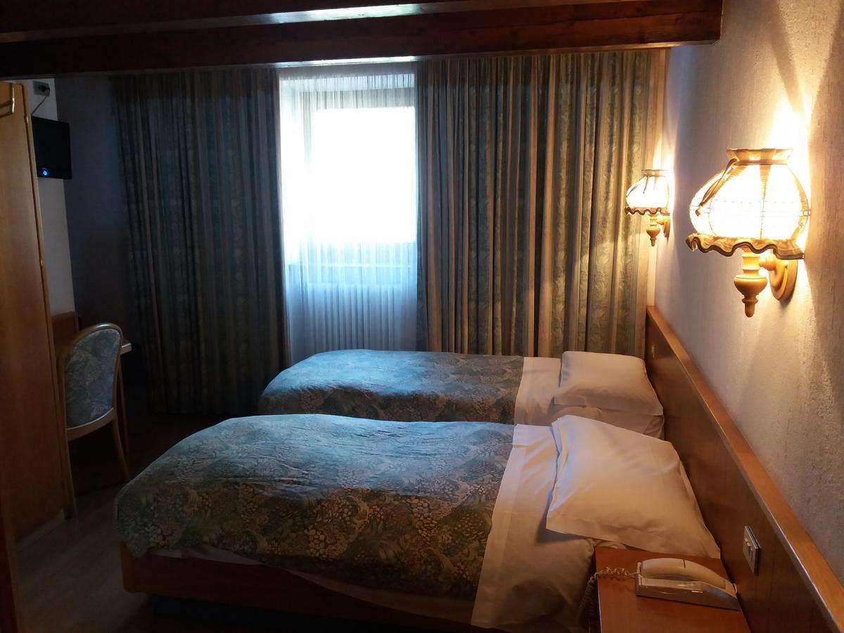 Hotel Ottoz Meuble 쿠르마예 외부 사진