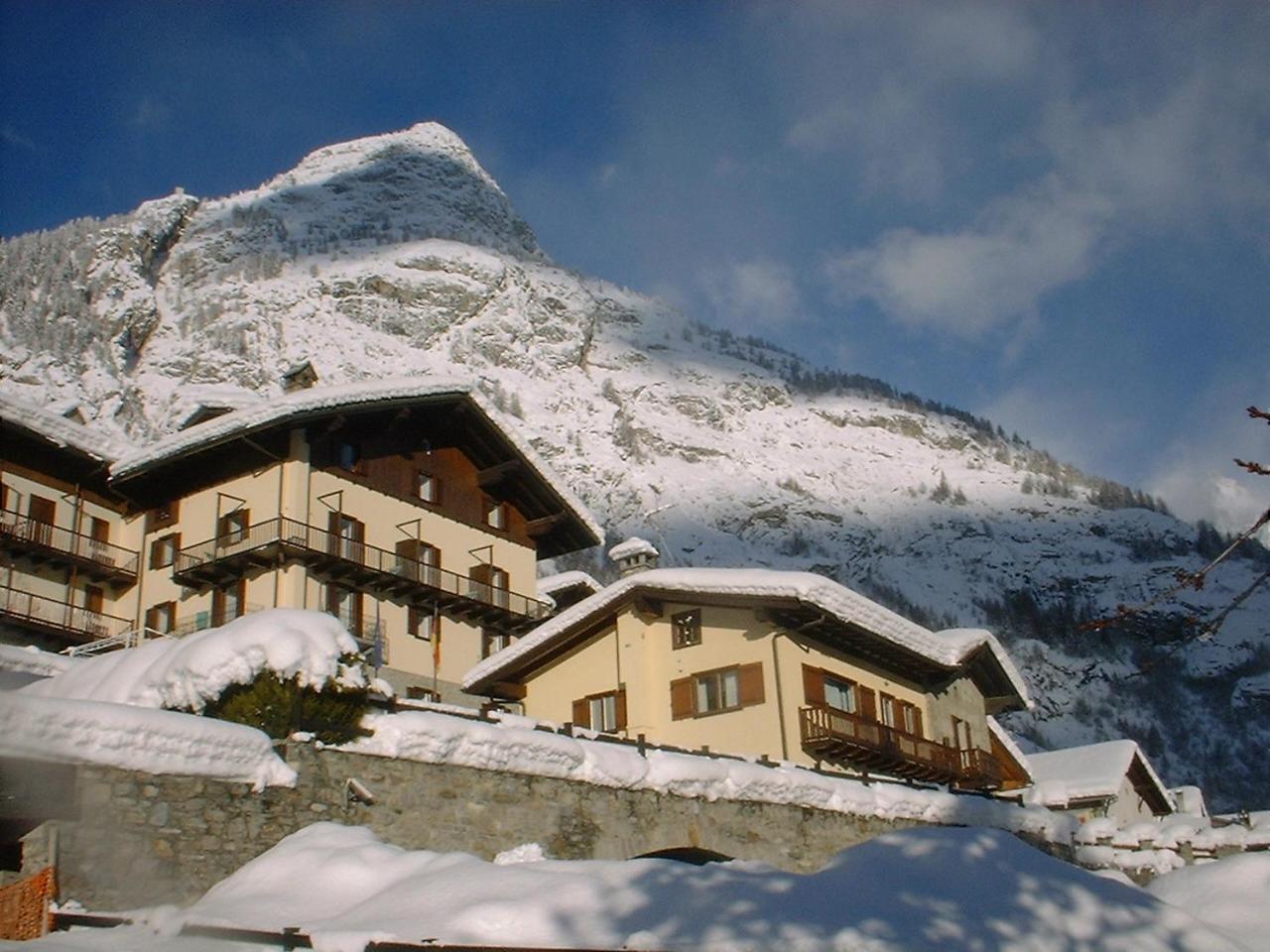 Hotel Ottoz Meuble 쿠르마예 외부 사진